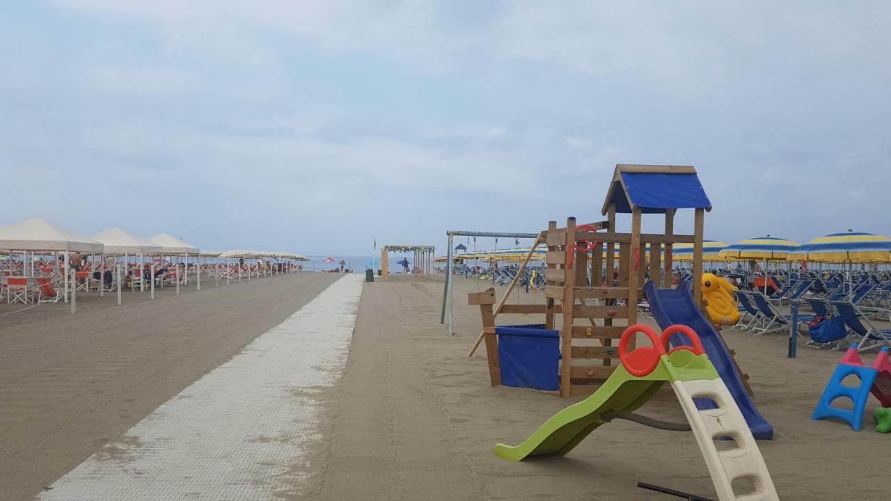 Villetta Cinquale Versilia Kültér fotó